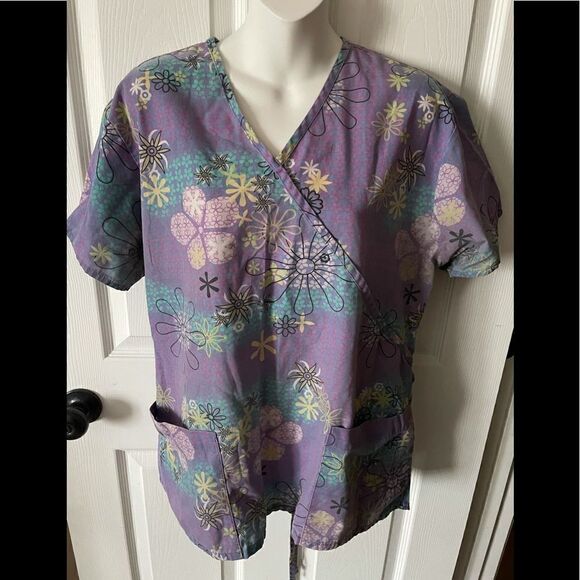 Women’s purple floral scrub top - Picture 1 of 4